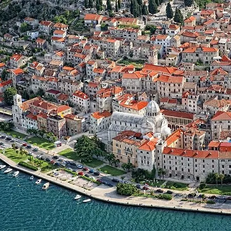 Semesterbostad Neda *