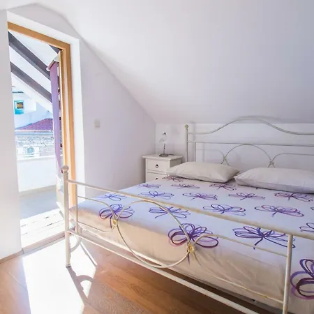 Neda Semesterbostad Šibenik