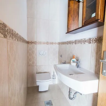 Semesterbostad Neda *